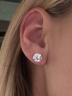 3.17 CTW round D VVS2 diamond stud earrings screw backs